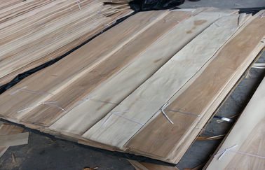 I pannelli per soffitti lisciano la fibratura intrecciata del taglio della corona dell'impiallacciatura di Birchwood