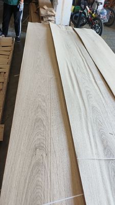 Piattaforma di rivestimento di quercia rustica di qualità naturale tagliata in fette per la decorazione