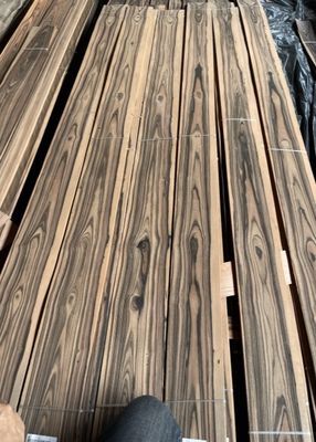 Legno di ebano di qualità naturale tagliato in fette per compensato