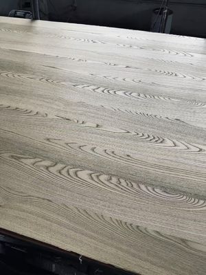 Fogli di rivestimento di legno compensato di croce di olmo colorato tagliato in fette naturale
