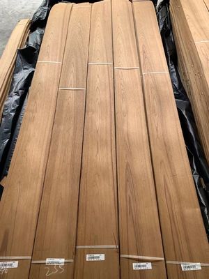 Fogli di finitura in croce tagliata in teak birmano naturale per decorazioni alberghiere