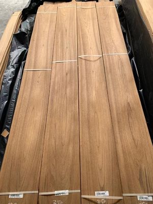 Fogli di finitura in croce tagliata in teak birmano naturale per decorazioni alberghiere