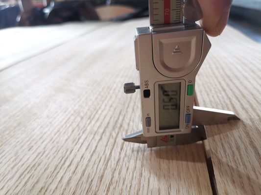 Spessore personalizzato Rivestimento di quercia rossa Ideale per le soluzioni di pavimenti in legno naturale