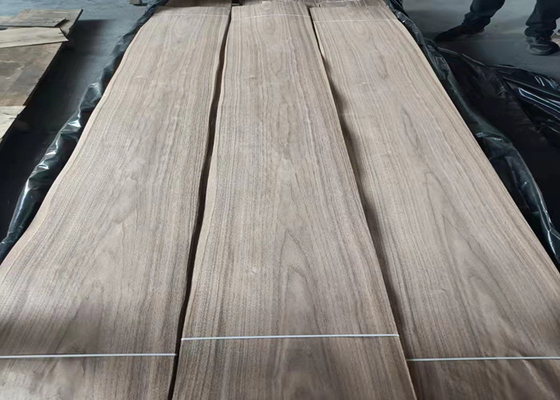 Il piano di spessore 0.45mm ha tagliato il foglio per impiallacciatura di legno della noce per compensato