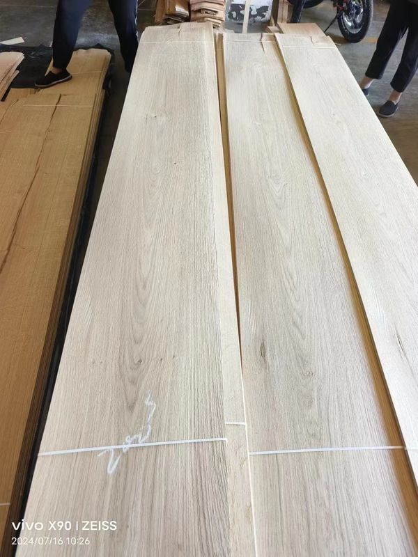 Piattaforma di rivestimento di quercia rustica di qualità naturale tagliata in fette per la decorazione